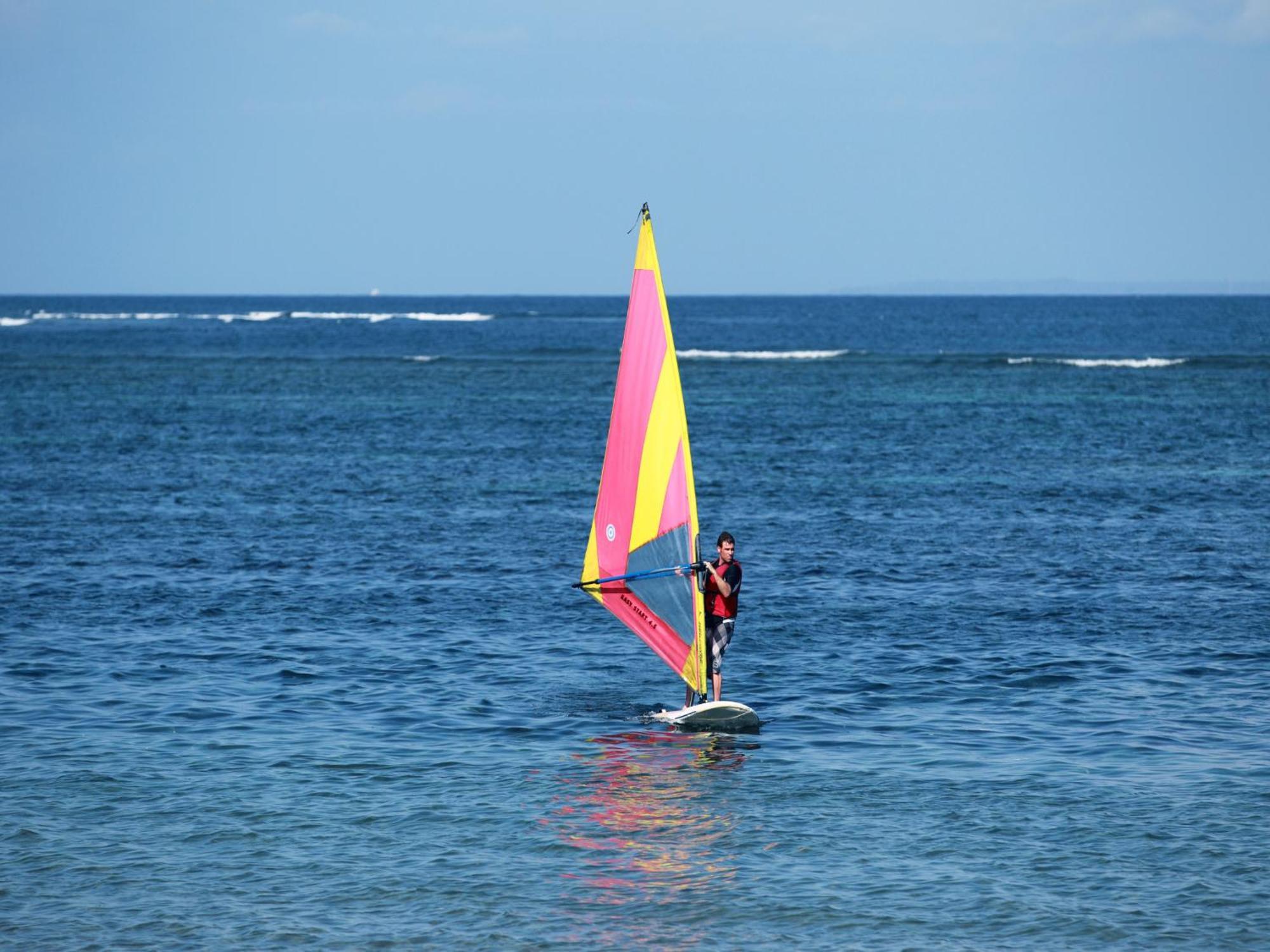 Grand Mirage Resort & Thalasso Bali Nusa Dua  Exterior foto Windsurfer at the beach