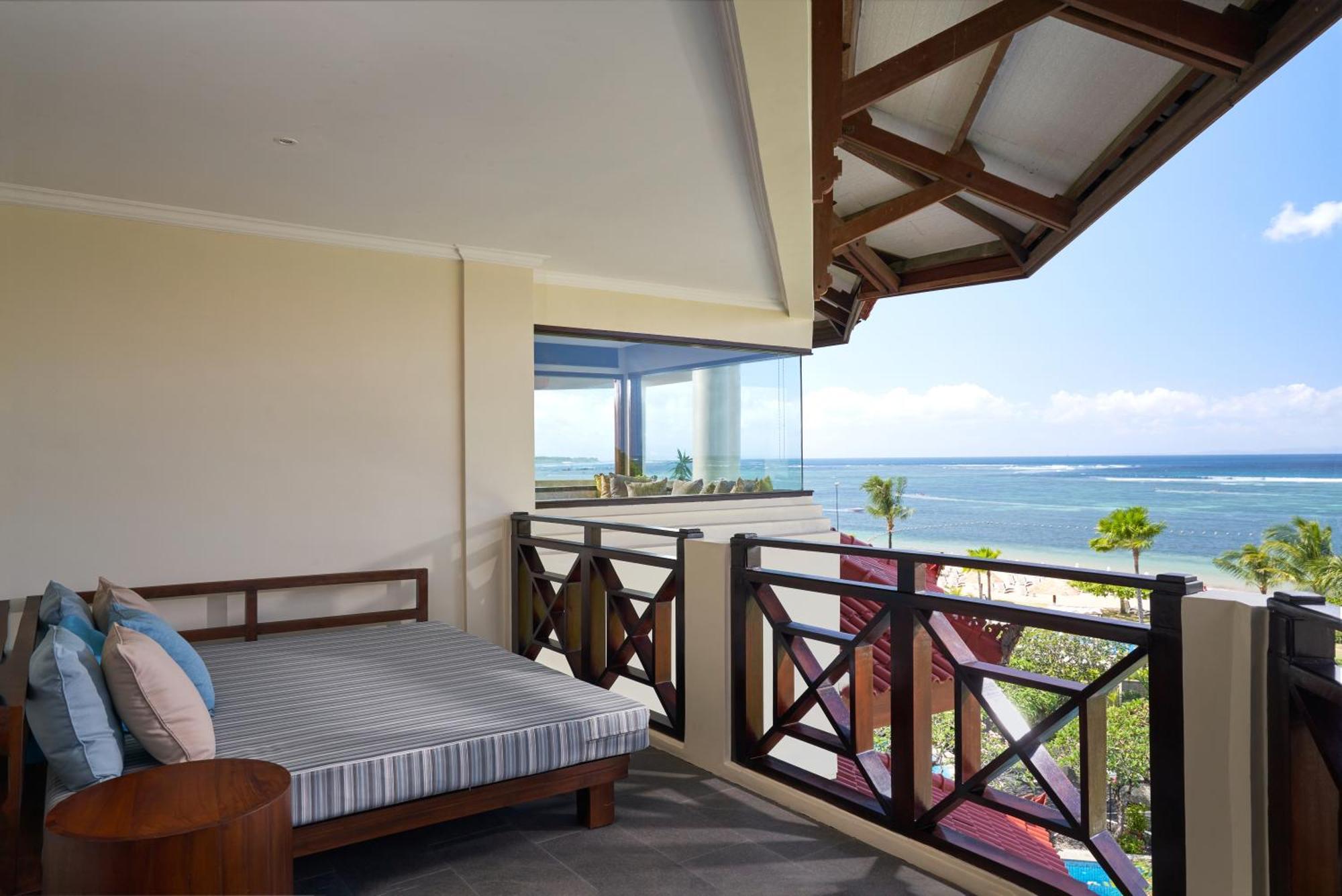 Grand Mirage Resort & Thalasso Bali Nusa Dua  Exterior foto A balcony at a hotel