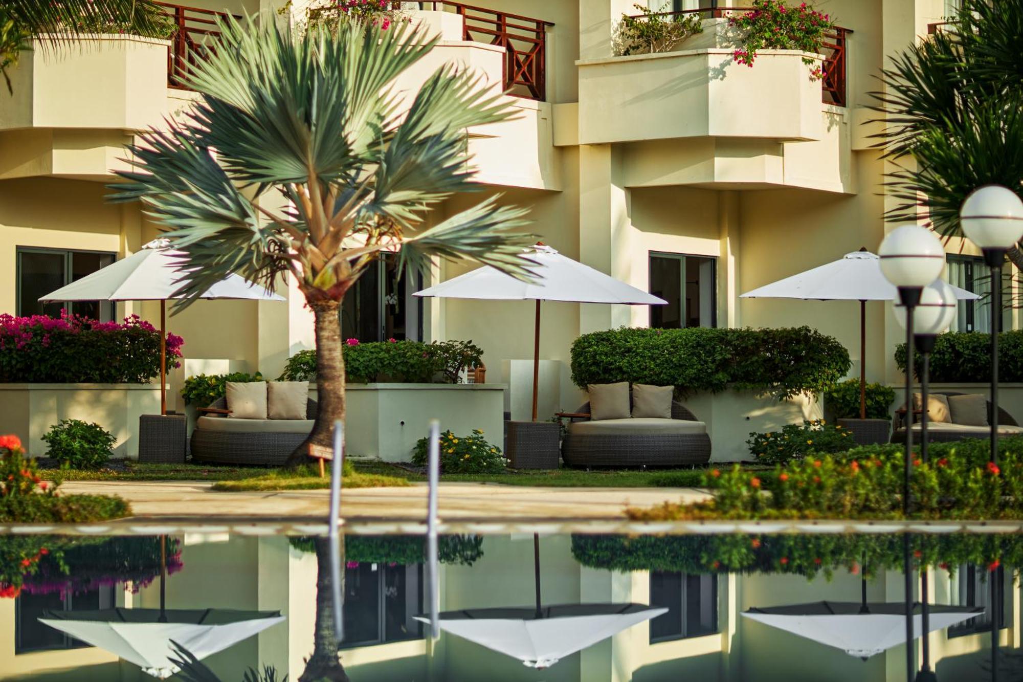 Grand Mirage Resort & Thalasso Bali Nusa Dua  Exterior foto The pool at the hotel