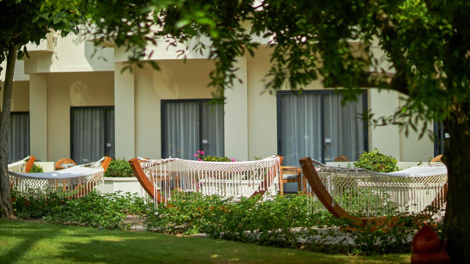 Grand Mirage Resort & Thalasso Bali Nusa Dua  Exterior foto The hotel's garden